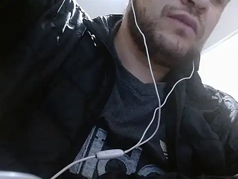 Snapshot of camiloking1720 chatting on 11, 9, 2025 camiloking1720 online show from 11, 9, 2025