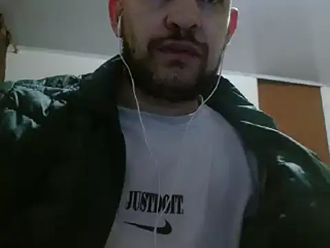 Snapshot of camiloking1720 chatting on 8, 2, 2025 camiloking1720 online show from 8, 2, 2025