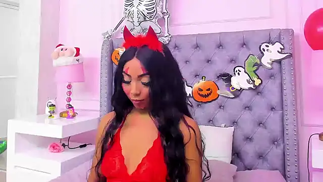 HaileeRoberts online show from 30, 10, 2025