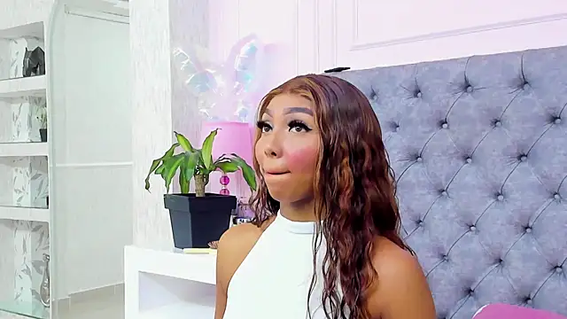 HaileeRoberts online show from 26, 6, 2026