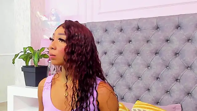 HaileeRoberts online show from 21, 7, 2026