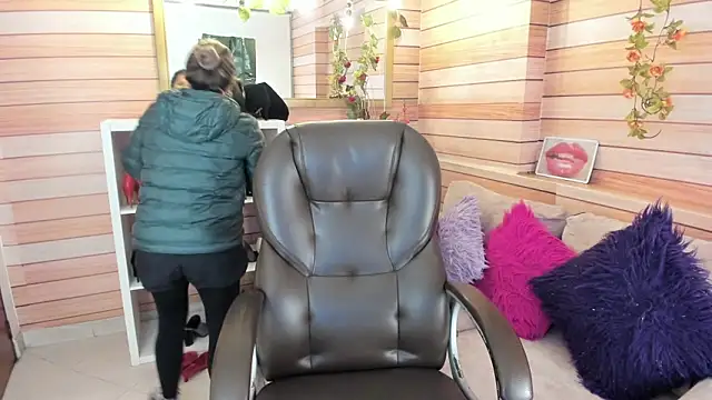 Victoria collins 1 online show from 28, 3, 2026