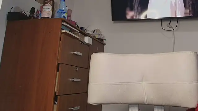 Snapshot of Maylin_2024 chatting on 14, 10, 2025 Maylin 2024 online show from 14, 10, 2025