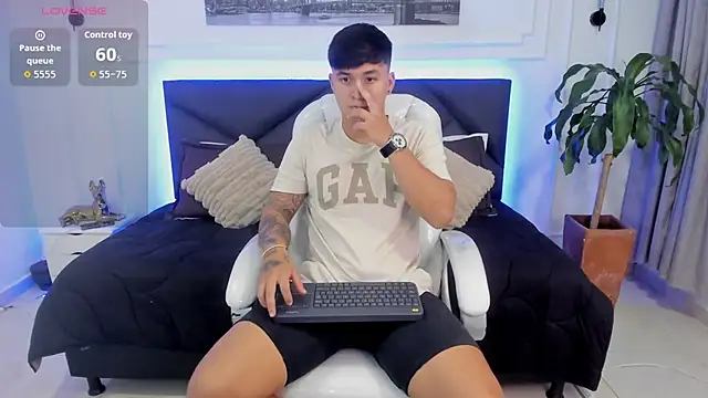 Cristopher strong online show from 2, 11, 2025