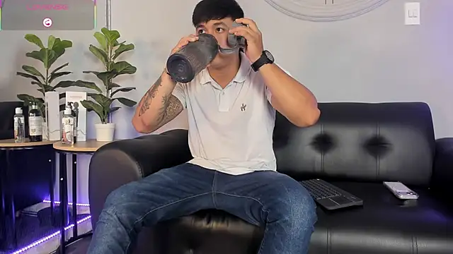 Cristopher strong online show from 7, 4, 2026