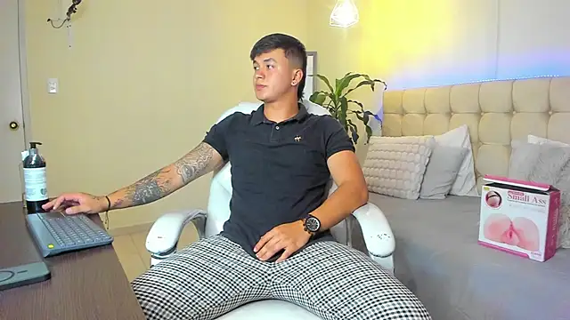 Cristopher strong online show from 16, 2, 2025