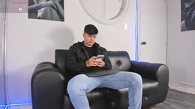 Cristopher strong online show from 4, 2, 2026