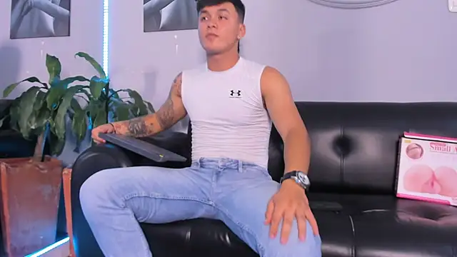 Cristopher strong online show from 27, 2, 2025