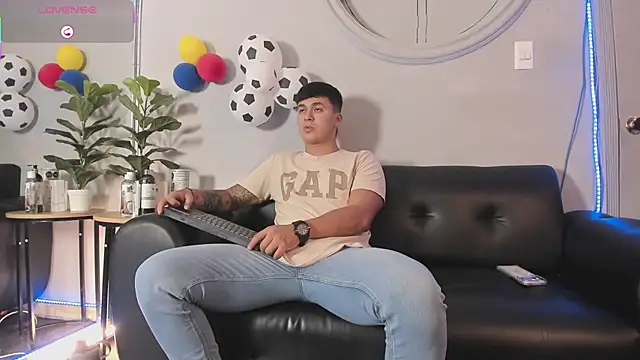 Cristopher strong online show from 1, 7, 2026