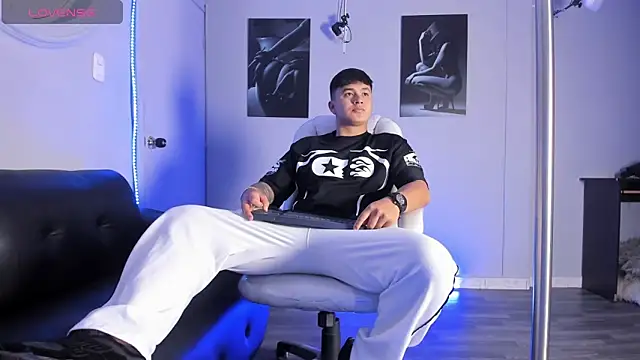 Cristopher strong online show from 25, 2, 2026