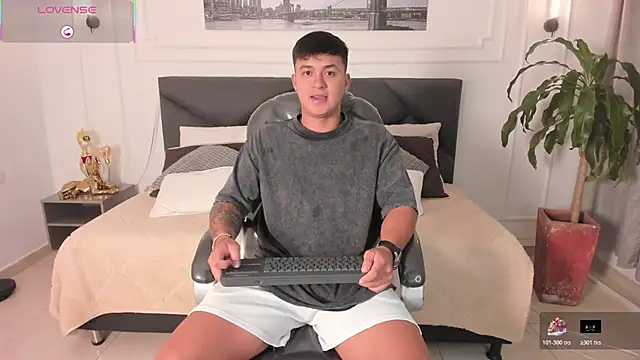 Snapshot of Cristopher_strong chatting on 17, 5, 2026 Cristopher strong online show from 17, 5, 2026