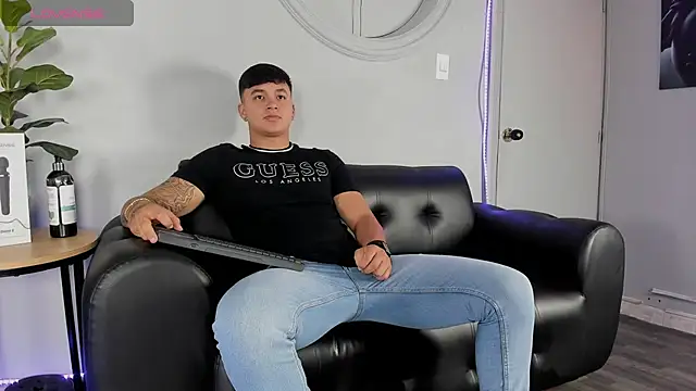 Cristopher strong online show from 14, 4, 2026