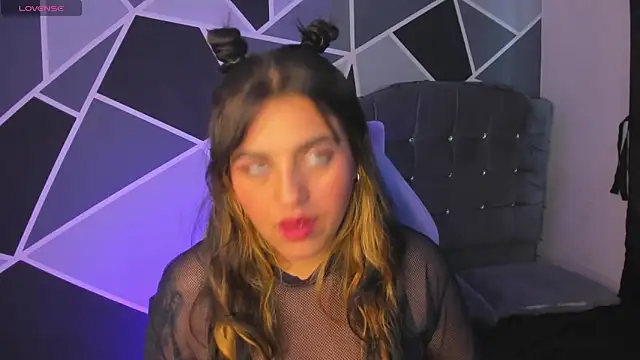 Snapshot of alyssa_magiic chatting on 28, 4, 2026 alyssa magiic online show from 28, 4, 2026