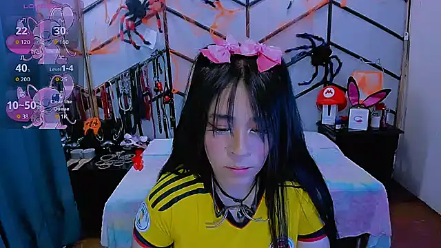 Snapshot of AlanaLuck chatting on 11, 10, 2025 AlanaLuck online show from 11, 10, 2025