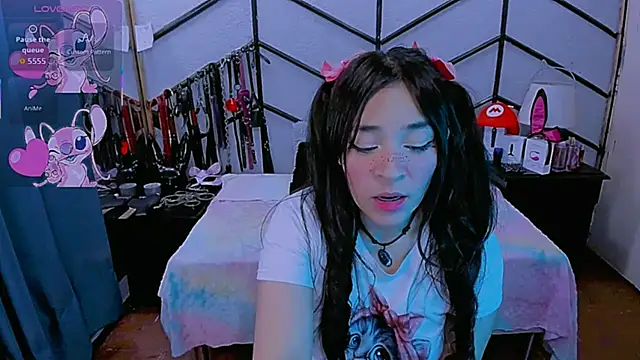 Snapshot of AlanaLuck chatting on 19, 11, 2025 AlanaLuck online show from 19, 11, 2025