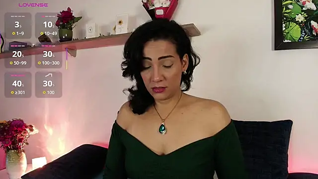 Elliee  online show from 3, 3, 2026