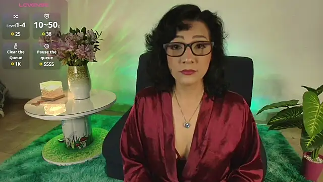 Elliee  online show from 11, 3, 2025
