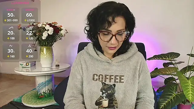 Elliee  online show from 13, 2, 2025