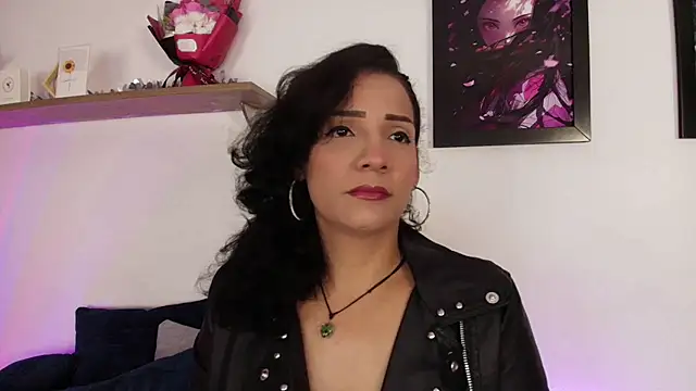 Elliee  online show from 5, 2, 2026