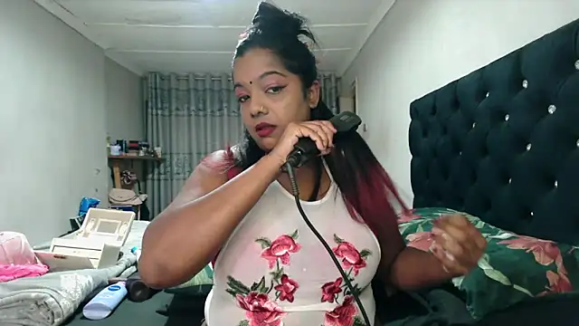 Snapshot of Indianmayaxoxo chatting on 24, 9, 2025 Indianmayaxoxo online show from 24, 9, 2025