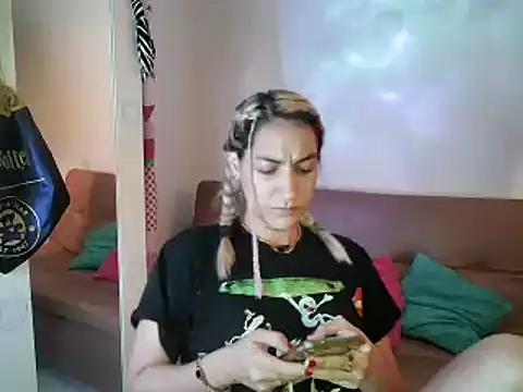 Snapshot of mandy_berrys chatting on 5, 12, 2024 mandy berrys online show from 5, 12, 2024