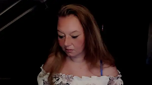 Snapshot of roxanna24 chatting on 17, 5, 2026 roxanna24 online show from 17, 5, 2026