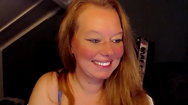 Snapshot of roxanna24 chatting on 19, 5, 2026 roxanna24 online show from 19, 5, 2026