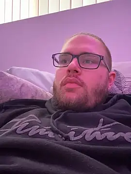 Snapshot of Comfortable_Bite chatting on 30, 10, 2025 Comfortable Bite online show from 30, 10, 2025