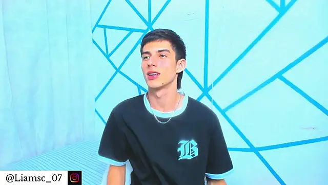 Snapshot of liam_scott77 chatting on 15, 11, 2025 liam scott77 online show from 15, 11, 2025