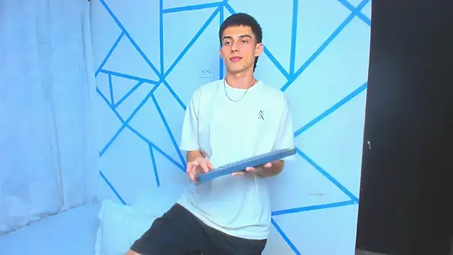 Snapshot of liam_scott77 chatting on 2, 11, 2025 liam scott77 online show from 2, 11, 2025