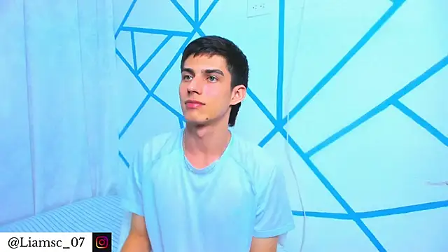 Snapshot of liam_scott77 chatting on 15, 11, 2025 liam scott77 online show from 15, 11, 2025