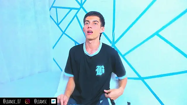 Snapshot of liam_scott77 chatting on 11, 10, 2025 liam scott77 online show from 11, 10, 2025