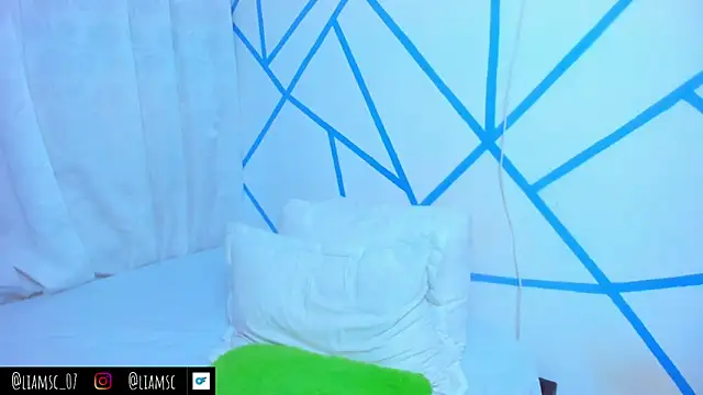 Snapshot of liam_scott77 chatting on 7, 10, 2025 liam scott77 online show from 7, 10, 2025