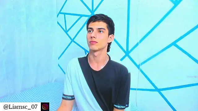 Snapshot of liam_scott77 chatting on 19, 11, 2025 liam scott77 online show from 19, 11, 2025