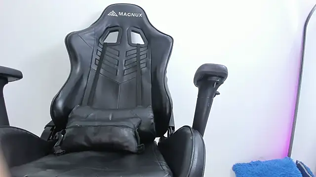 selena robertss  online show from 15, 11, 2025