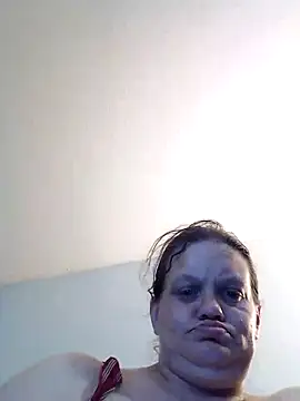 Earlybirdgetsworm online show from 5, 10, 2025
