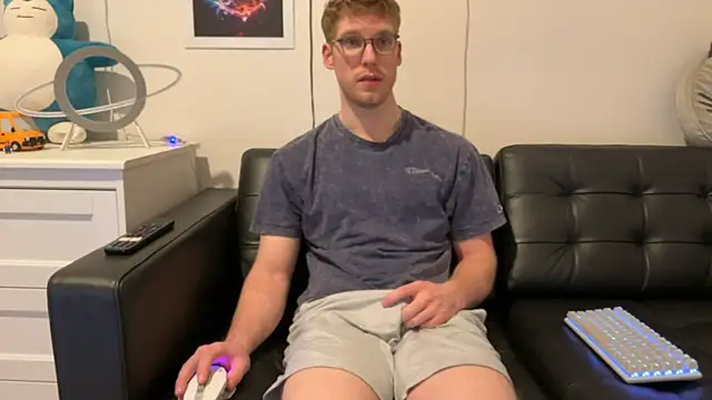 BlueEyedTallGuy94 online show from 12, 1, 2025