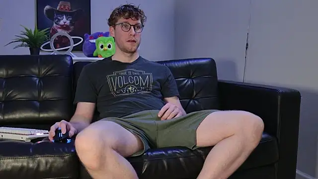 BlueEyedTallGuy94 online show from 28, 10, 2025