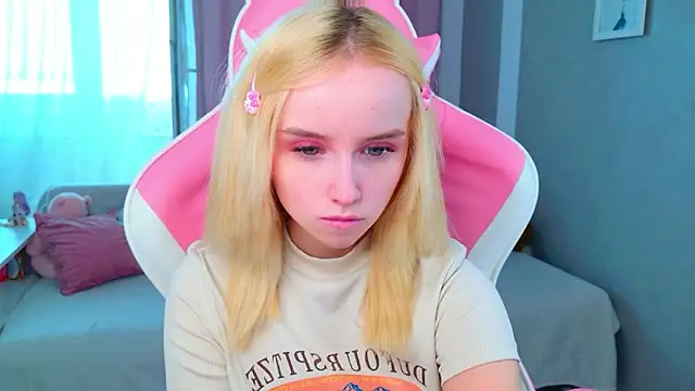 Snapshot of b4by_LoL1 chatting on 28, 2, 2026 b4by LoL1 online show from 28, 2, 2026