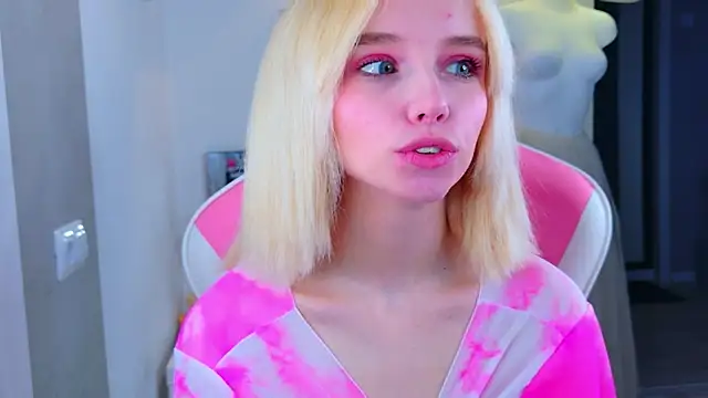 b4by LoL1 online show from 14, 4, 2026