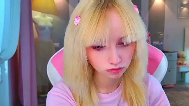 Snapshot of b4by_LoL1 chatting on 8, 2, 2026 b4by LoL1 online show from 8, 2, 2026