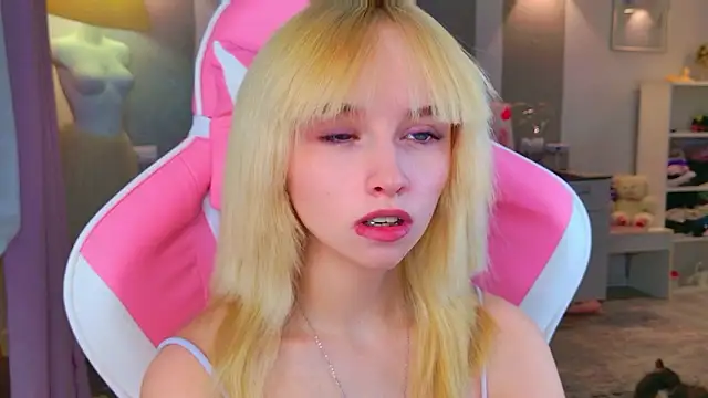 Snapshot of b4by_LoL1 chatting on 9, 2, 2026 b4by LoL1 online show from 9, 2, 2026