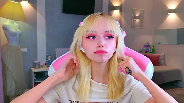 Snapshot of b4by_LoL1 chatting on 22, 2, 2026 b4by LoL1 online show from 22, 2, 2026