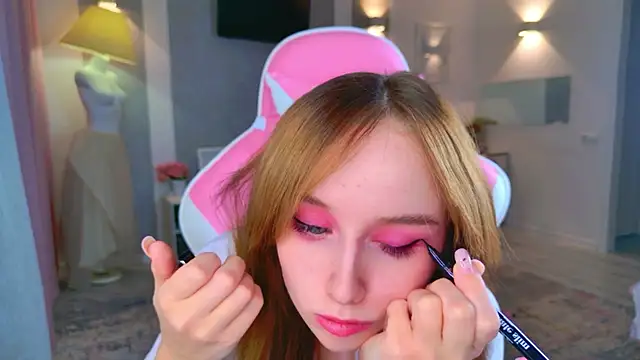 Snapshot of b4by_LoL1 chatting on 2, 12, 2025 b4by LoL1 online show from 2, 12, 2025