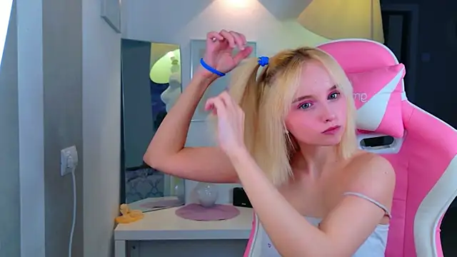 b4by LoL1 online show from 11, 4, 2026