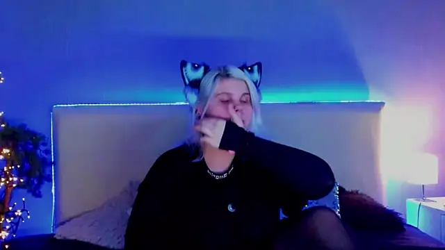 JoannLowe online show from 6, 3, 2025