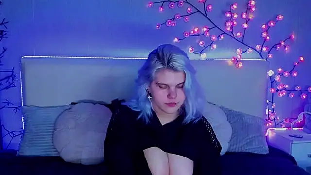 JoannLowe online show from 17, 11, 2025