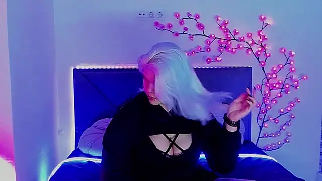 JoannLowe online show from 17, 4, 2026