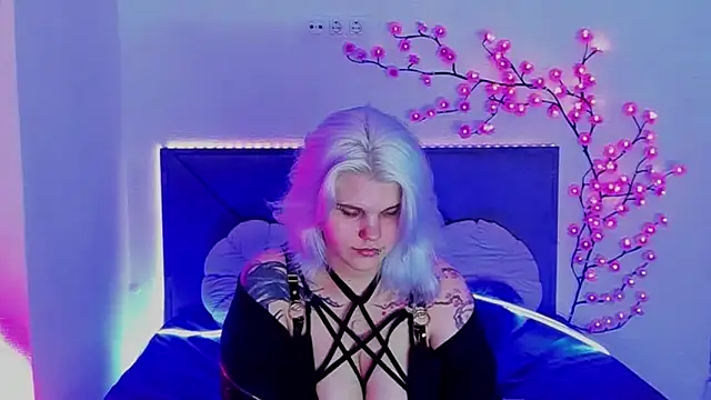 JoannLowe online show from 18, 4, 2026