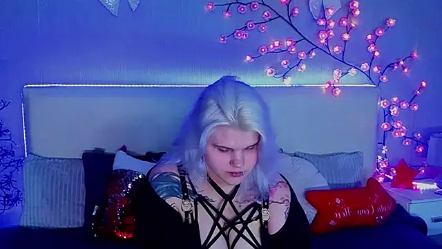 JoannLowe online show from 14, 12, 2025